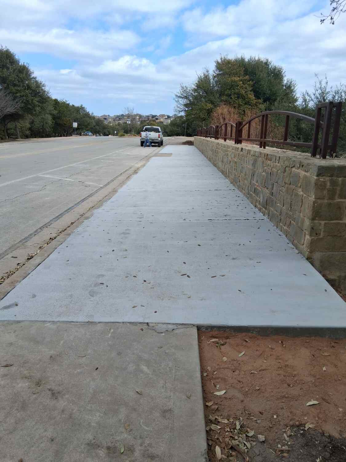 Entrada nueva junto al muro